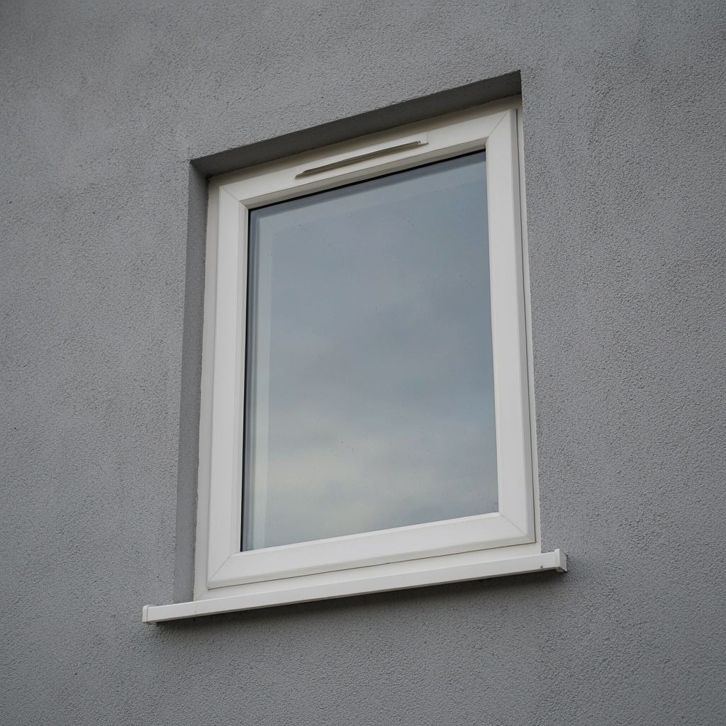 Macro-opname van een isolerend kunststof kozijnprofiel met gasgevulde dubbele beglazing