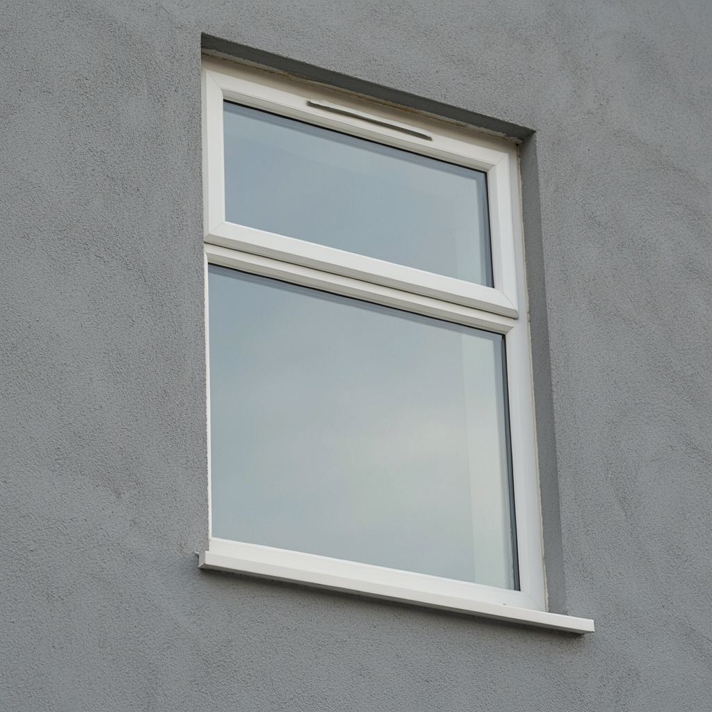 Macro opname van een wit kunststof raamelement met heldere isolatieglas rand